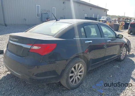 2013 Chrysler 200 Limited z USA, uszkodzony, nr VIN 1C3CCBCG4DN684685